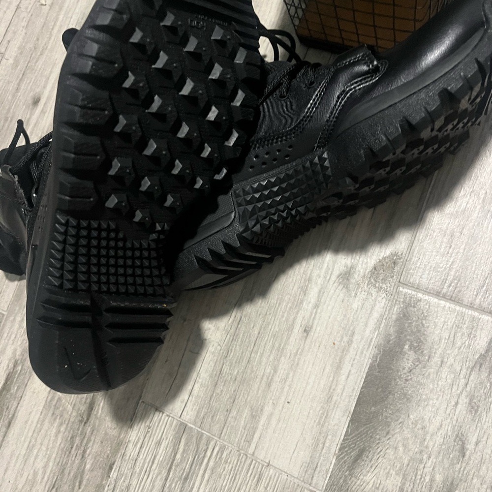 Nike tactical boots
SFS - Picture 4 of 15